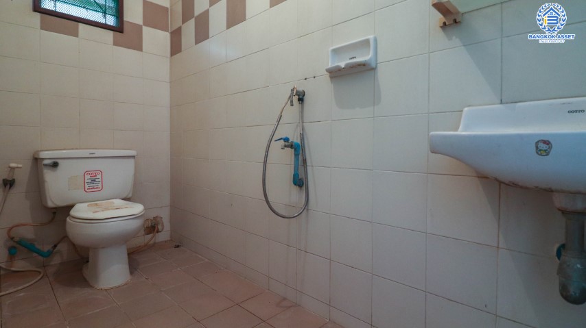 *****ทาวน์เฮ้าส์มือสองย่านนนทบุรี ม.ดิเอมเมอรัลด์พาร์ค เรวดี-ติวานนท์ หลังมุม! บนเนื้อที่ 32.3 ตร.ว. ฟังก์ชั่น 2 ห้องนอน 2 ห้องน้ำ 1 ที่จอดรถ แถมฟรี! 3 เครื่องปรับอากาศ บ้านสภาพดี น่าอยู่ เพียง9 นาทีก็ถึงรถไฟฟ้าสายสีม่วง "สถานีกระทรวงสาธารณสุข" ใกล้ทางด่วน "งามวงศ์วาน" จองด่วน!